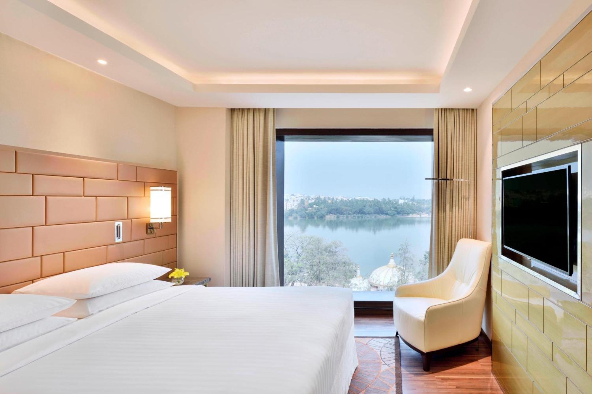 Courtyard By Marriott Bengaluru Hebbal Hotel Екстериор снимка